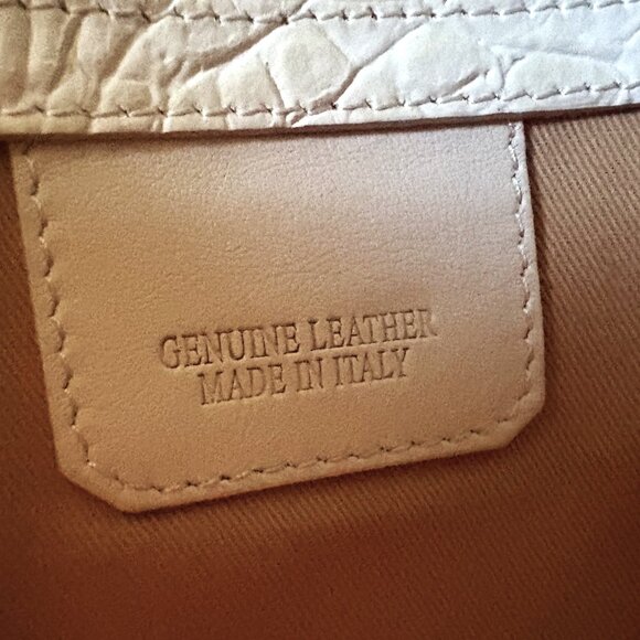 Madeleine Mode Italian Cream Crocodile Leather Shoulder Gold Chain Hardware NWOT - Picture 4 of 12